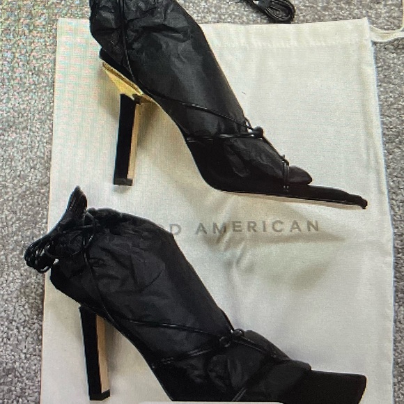 Good American | Strappy Neoprene Heel - Picture 3 of 12